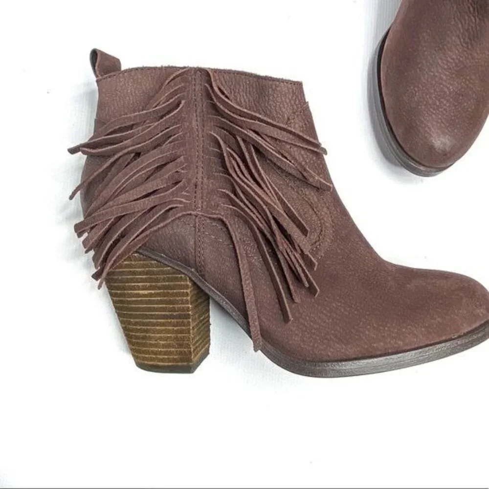 VINCE‎ CAMUTO Brown Fringe Ankle Boots/Booties 8.5